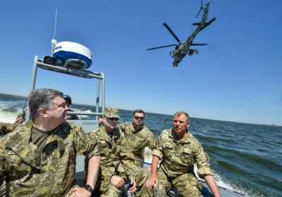 Українські ВМС зруйнували плани агресора щодо захоплення південних областей України, - Порошенко