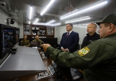 Порошенко и Турчинову показали новую систему защищенной спецсвязи