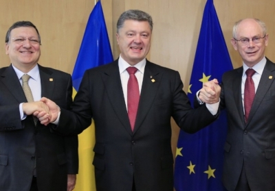 Жозе Мануэлем Баррозу, Петр Порошенко, Херман Ван Ромпей. Фото: AFP