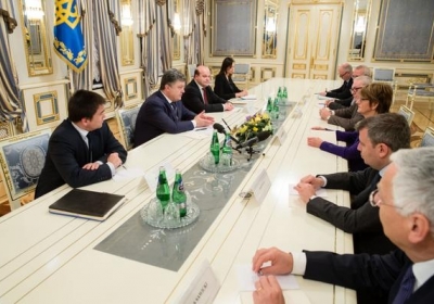 Более 600 украинцев остаются в плену у террористов, - Порошенко