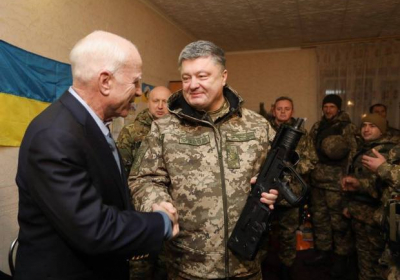 Посольство Украины и Порошенко выразили соболезнования по поводу смерти Маккейна