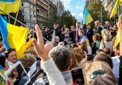 Порошенко прибыл в Милан: встретился с украинской диаспорой и поужинал с Меркель, - фото