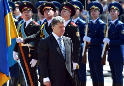 Поскольку выборы обошлись без второго тура, Порошенко предлагает сэкономленное отдать военным