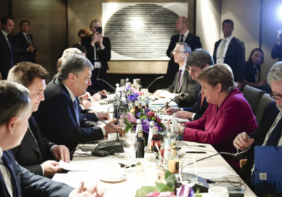Порошенко і Меркель обговорили протидію втручанню РФ у вибори
