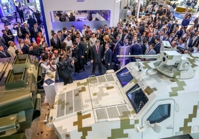 Сотрудничество с ОАЭ поможет нашей армии, - Порошенко посетил военную выставку IDEX