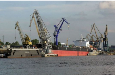 Ще шість суден з агропродукцією вийшли з українських портів