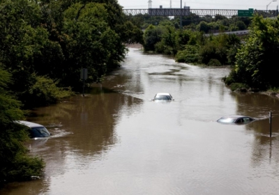 В США из-за наводнения власти ввели режим чрезвычайного положения, - ВИДЕО