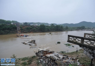 У Китаї через повінь евакуювали 30 тисяч людей (фото)