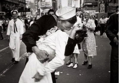 Поцілунок на Таймс-Сквер