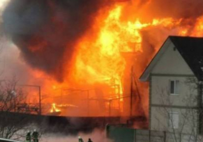 У Києві спалахнула сильна пожежа в приватному будинку, - ОНОВЛЕНО
