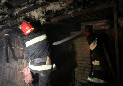 Спасатели ликвидировали пожар на вещевом рынке в Хмельницком