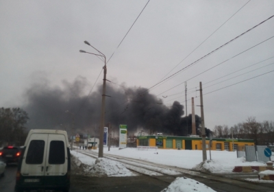 У Харкові виникла масштабна пожежа на території колишнього заводу, є загиблі, - ОНОВЛЕНО