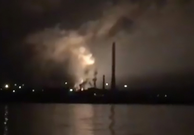 В Мариуполе горит завод 