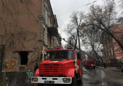 В Киеве горит историческое здание