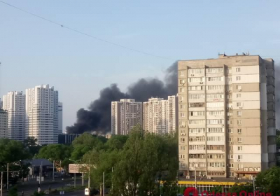 В Одессе горел склад на территории бывшей воинской части, - ВИДЕО