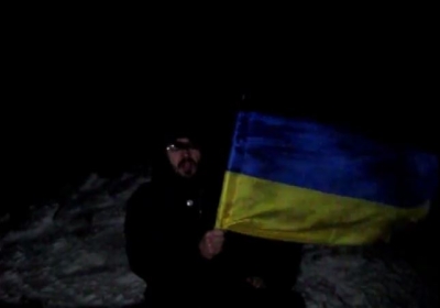 Россиянин в новогоднюю ночь установил украинский флаг на высочайшей вершине оккупированного Крыма, - видео