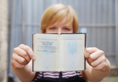 Крымчане не выбрасывают украинские паспорта, - видео