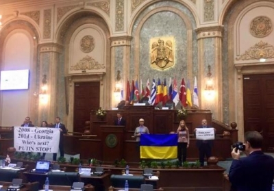 Спікера Держдуми Наришкіна українці в Бухаресті зустріли протестом