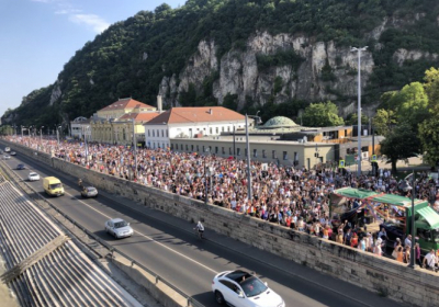 В Будапеште тысячи людей протестовали из-за закона о ЛГБТ