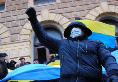 Партию регионов и КПУ запретили в Черновцах как антинародные политсилы