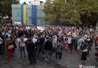 В Одесі протестувальники пробиваються до міськради
