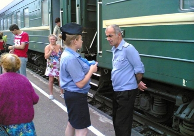 На залізниці заблукав поїзд: пасажирів замість Запоріжжя завезли у Дніпропетровськ
