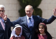 Володимир Путін і Махмуд Аббас. Фото: AFP