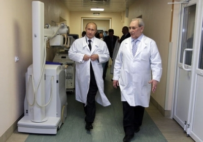 Путін радіє, що в Росії зареєстрували найефективніші ліки від Еболи