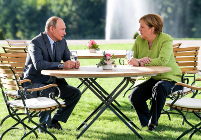 Меркель позвонила Путину - говорили о 