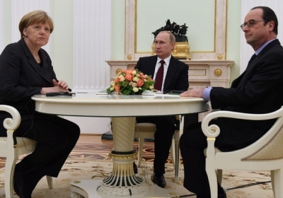 Ангела Меркель, Владимир Путин и Франсуа Олланд. Фото: Дмитрий Азаров / "Коммерсантъ"