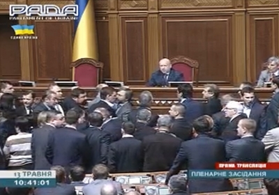 Турчинов лишил Симоненко слова: лжецам не место в парламенте!