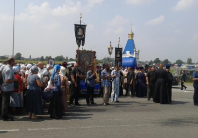 Силовики пропустили крестный ход в Киев