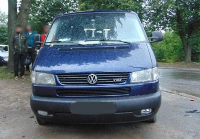 В Ровно грабители украли из микроавтобуса почти миллион гривен на глазах у водителя