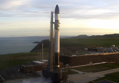 Конкурент SpaceX - компанія Rocket Lab - вперше повернула на Землю перший ступінь ракети