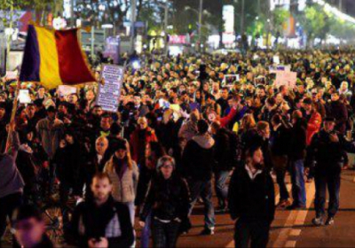 В Румынии к антиправительственным митингам присоединился президент страны - ВИДЕО