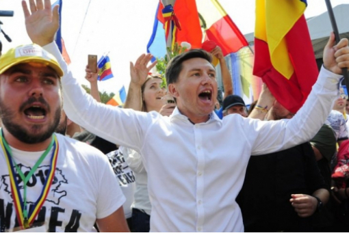 Митинг за объединение Молдовы с Румынией перерос в столкновения с полицией