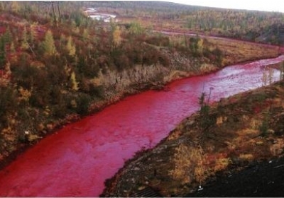 NASA раскрыло российский меткомбинат в покраске реки в красный цвет