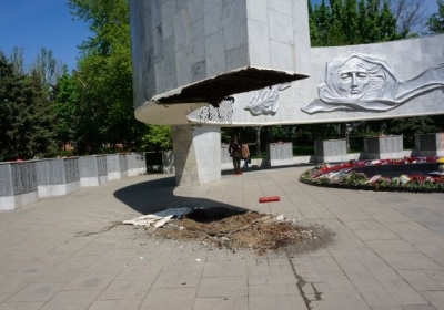 У Ростові частина меморіалу Перемоги ледь не задавила дитину