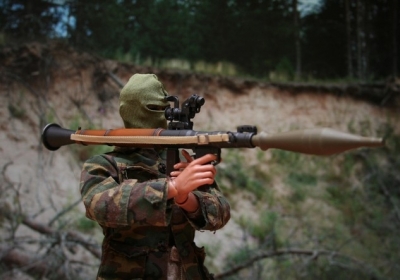 Терористи підірвали склад зброї під час штурму військової частини на Луганщині