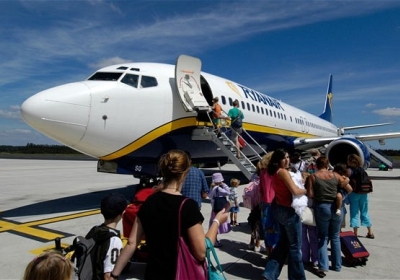 Ryanair вводит обязательную оплату за перевозку крупной ручной клади
