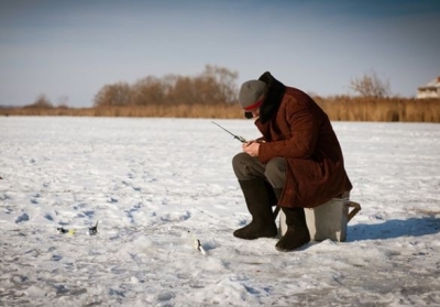 В Киеве рыбаки провалились под лед, есть погибший