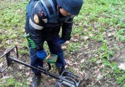 Саперы обезвредили мощную мину на трассе Красный Лиман - Славянск