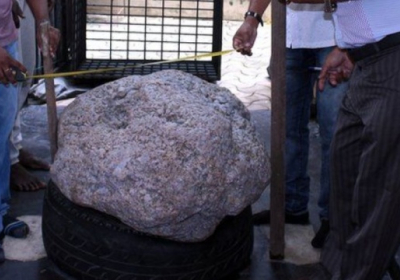 На Шри-Ланке случайно нашли во дворе сапфир на 2,5 миллиона карат