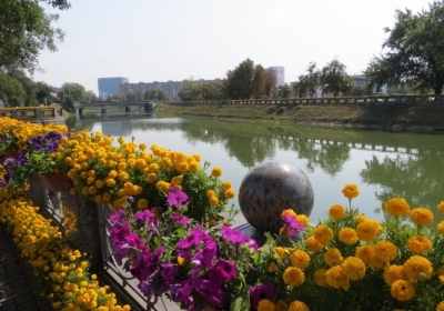 У Харкові встановили найдовшу у світі композицію з живих квітів (фото)  