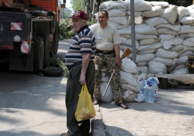 В Донецке неподалеку от  городской больницы слышна стрельба