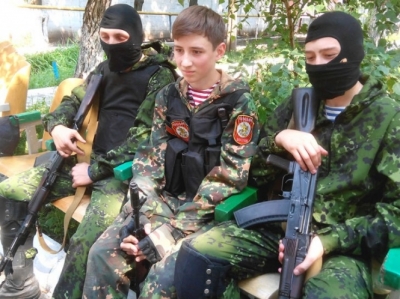 Пророссийские военные на Донбассе вербуют детей к терроризму, - СМИ