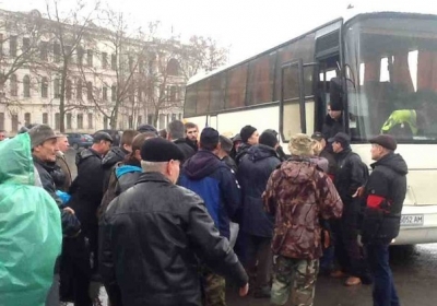 До ВР Криму їдуть жителі Севастополя, щоб підтримати проросійських активістів