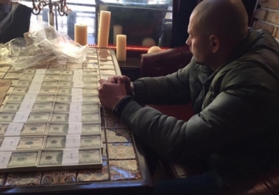 В Киеве поймали мошенников, которые требовали $200 тыс за отмену приговора