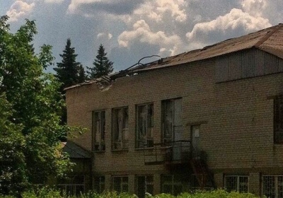 Террористы в Славянске обстреляли школу и мирных жителей, - фото