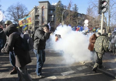 В результате столкновений в правительственном квартале пострадало уже более сотни активистов